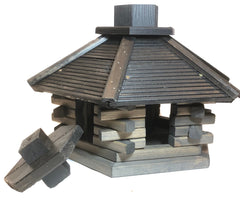 VOGELVOEDERHUISJE MET VOEDERSILO BLOKHUT 35 X 40 X 48 CM (met standaard twv 19,95)