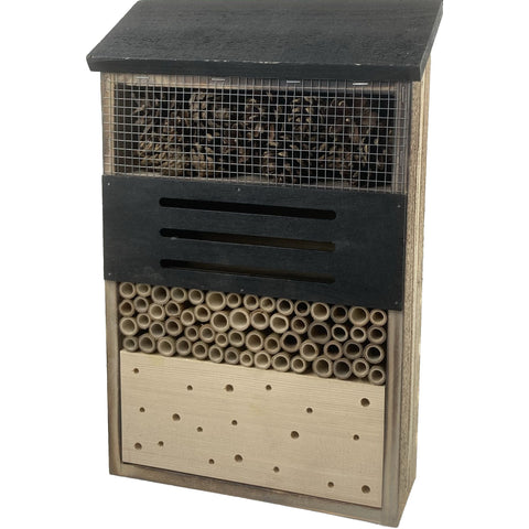 Bijenhotel 8 x 26 x 39 cm. Insectenhotel gevlamd hout