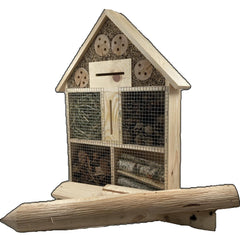 Vrijstaand insectenhotel op paaltjes - 8 x 45 x 58 cm.